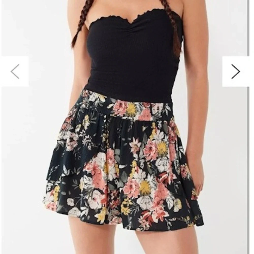 Urban‎ Outfitters BOG Collective Floral Print Shorts Women's Size S Black